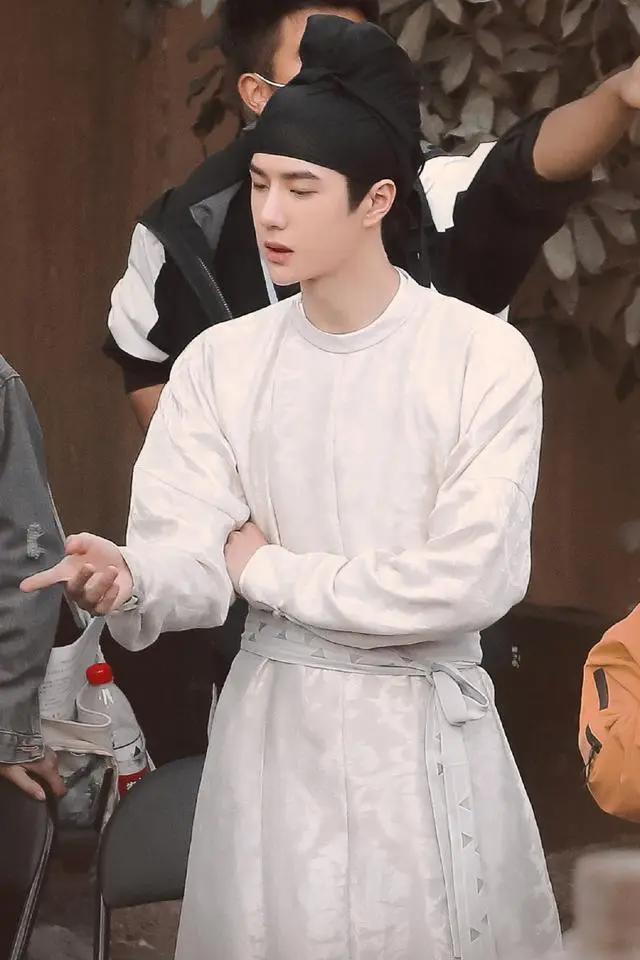 《风起洛阳》芸生万象阵容海报公开神机少年百里弘毅手持竹简解谜局破疑团