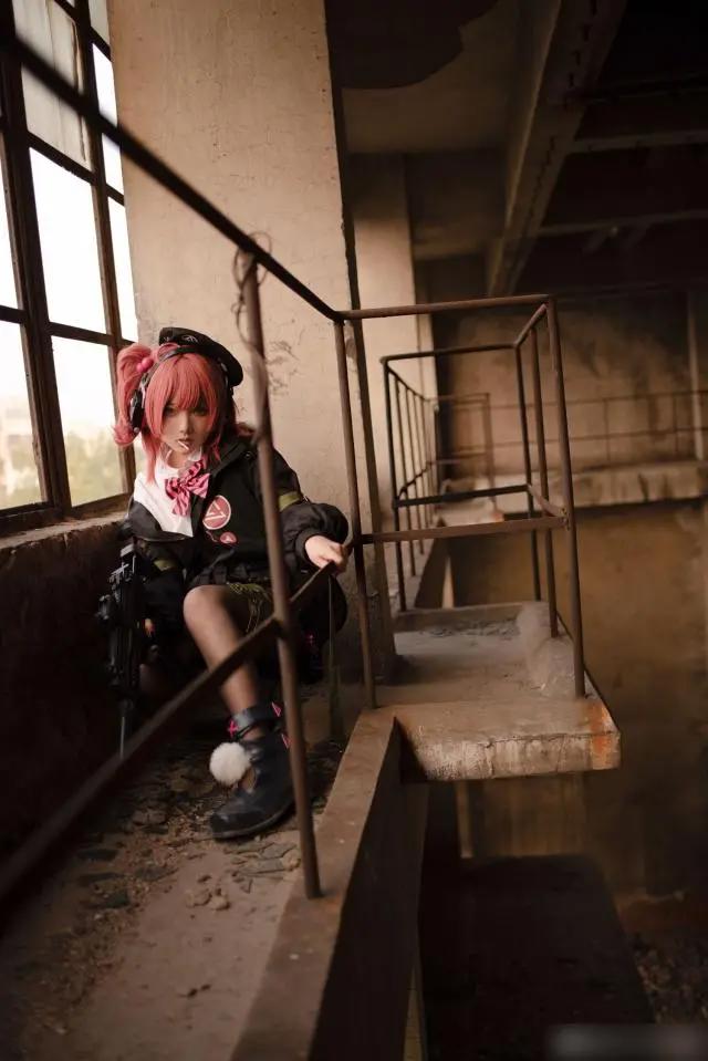 国人可爱美少女COS的两组少女前线角色！不用过多修饰也很不错哦