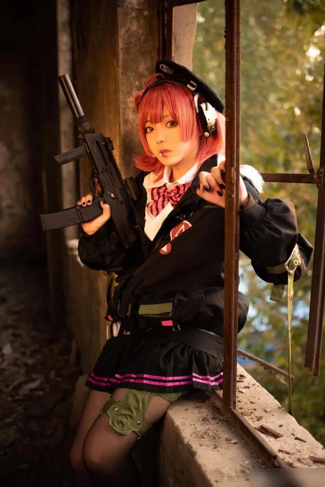 国人可爱美少女COS的两组少女前线角色！不用过多修饰也很不错哦