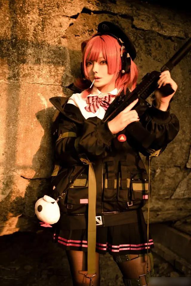 国人可爱美少女COS的两组少女前线角色！不用过多修饰也很不错哦