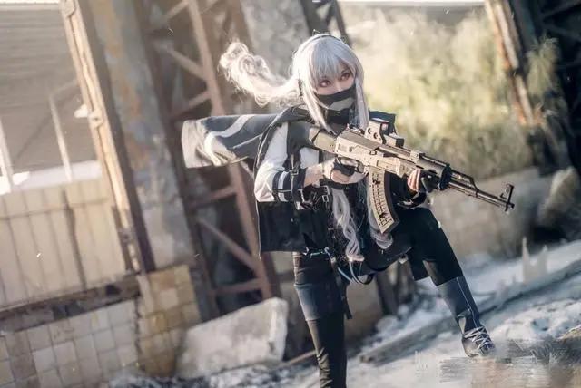 四组非常漂亮的手游《少女前线》系列COSPLAY作品！造型很帅气！