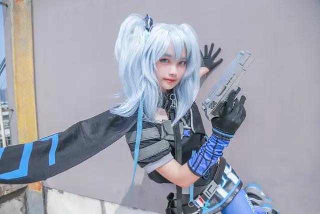 四组非常漂亮的手游《少女前线》系列COSPLAY作品！造型很帅气！