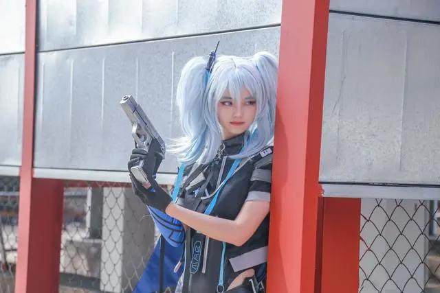 四组非常漂亮的手游《少女前线》系列COSPLAY作品！造型很帅气！