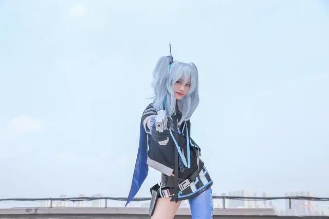 四组非常漂亮的手游《少女前线》系列COSPLAY作品！造型很帅气！