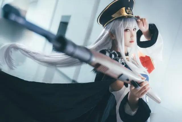 国人高颜值妹子COS的《少女前线》枪娘！造型真是相当酷哦！