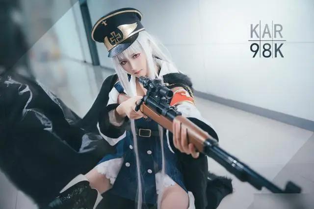 国人高颜值妹子COS的《少女前线》枪娘！造型真是相当酷哦！