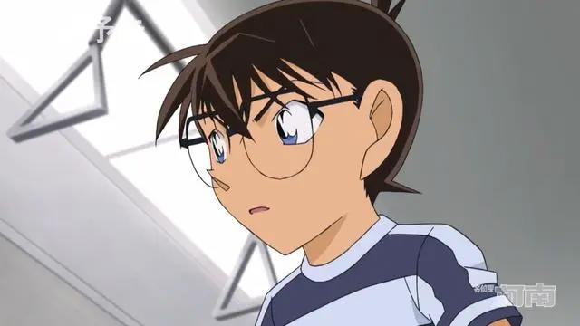 名柯1072话更新，柯南再现踢球名场面，“三小只”又引发漫迷争议