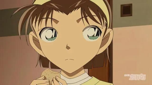 名柯1072话更新，柯南再现踢球名场面，“三小只”又引发漫迷争议