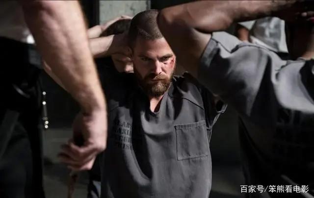 DC宇宙新英雄电影？开场10分钟主角入狱，处境如蝙蝠侠身陷阿卡姆