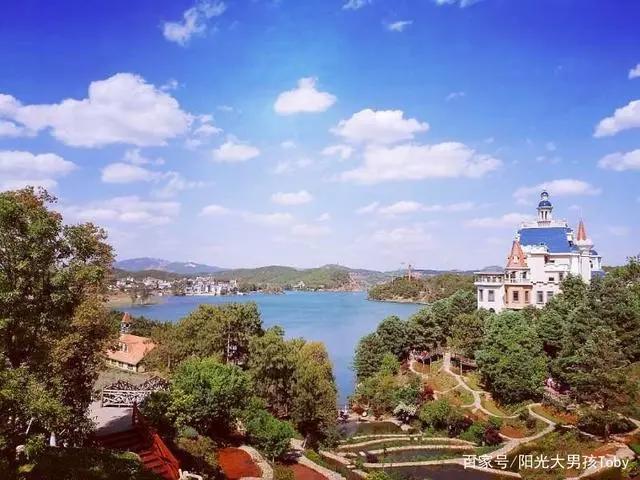 隐藏在昆明的童话世界，阿拉丁小镇，还你一场迪士尼乐园的梦