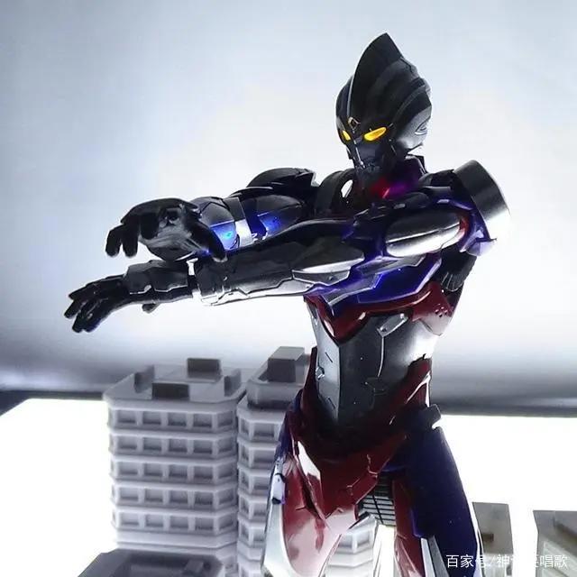 机动迪迦奥特曼素组实物：大战初代钢铁岳父黑暗钢铁迪迦太帅