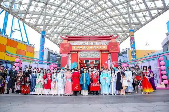 掀起国风汉服热潮！武汉欢乐谷春日赏樱季开启