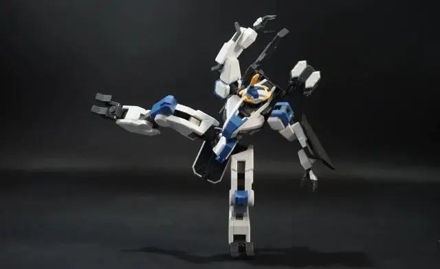 新HG机甲系列首作境界战机MAILeS白稚