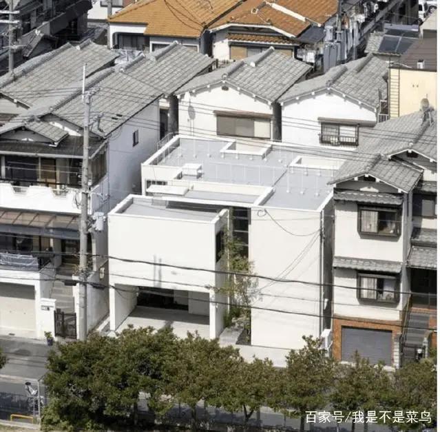 日本动漫里大多的家庭都住别墅，现实中日本有这么多土地资源吗？