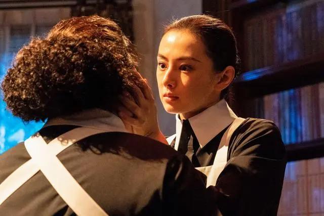 神作《约定的梦幻岛》真人电影最新剧照北川景子出演蛇蝎妈妈