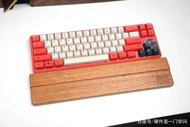 国产热门武侠动漫定制，68%小配列，黑爵镖人机械键盘开箱体验
