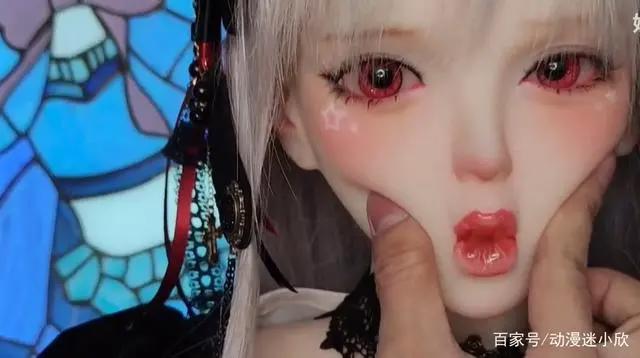 等身手办大赏，脸摸起来像布丁，Q弹滑嫩爱不释手，关键还有舌头