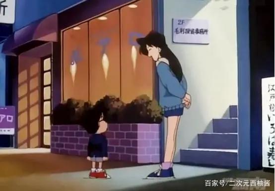 阿笠博士为何收留灰原，但是却把柯南推给了小兰，喜欢女孩？