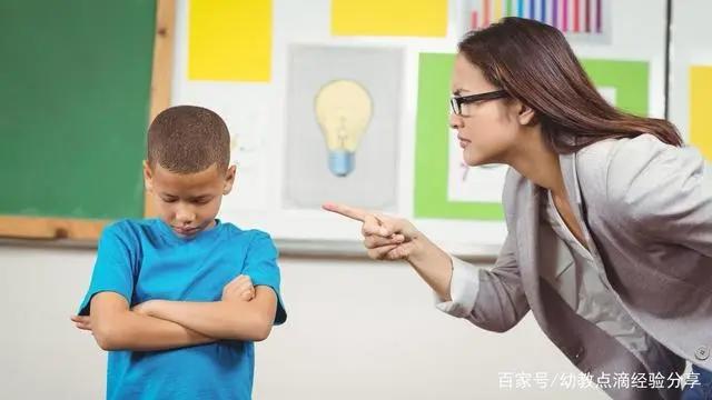 终于盼到了2022年的第一部动画片《魔法满屋》，结果却是令人……