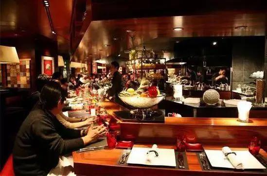 日本一奇葩餐厅吃饭像受刑，未成年人不能进入，服务员超有个性