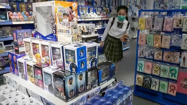 喜欢动漫的夫妻，有什么好的创业项目呢？