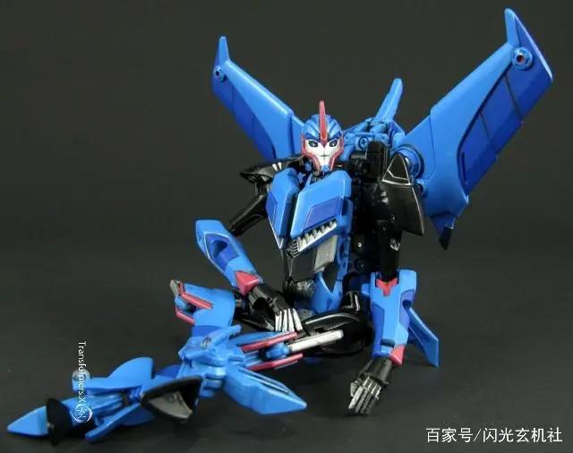 变形金刚《领袖之证》：变身战斗机的博派女汽车人-阿尔茜