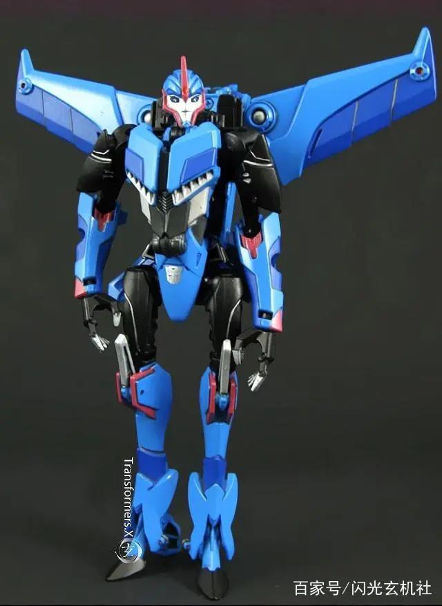 变形金刚《领袖之证》：变身战斗机的博派女汽车人-阿尔茜