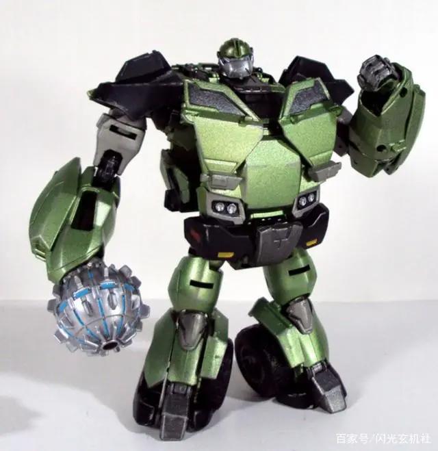 变形金刚动漫人物：《领袖之证》剧情中的强力愣头青-汽车人隔板