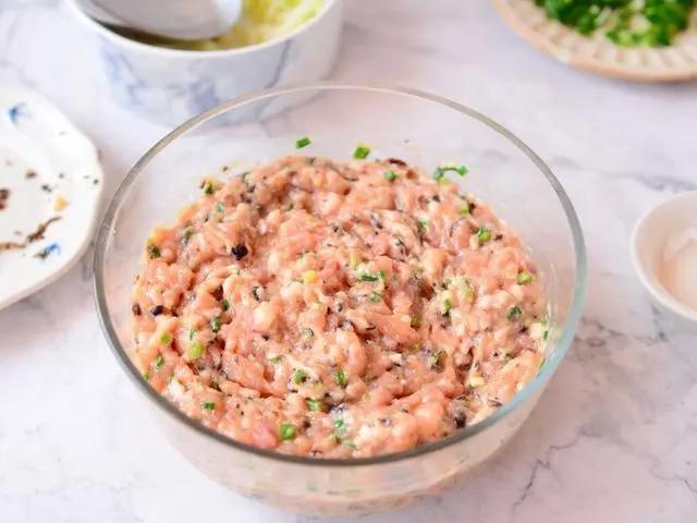 鲜肉虾仁小馄饨：福气满满全家福汤