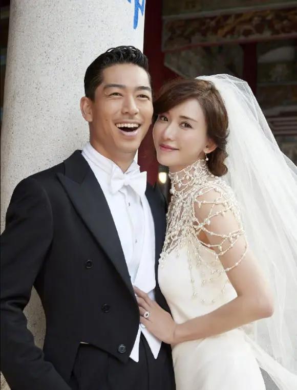 嫁日本老公3年后人气跌不少？林志玲晒全家福回应：平淡是福