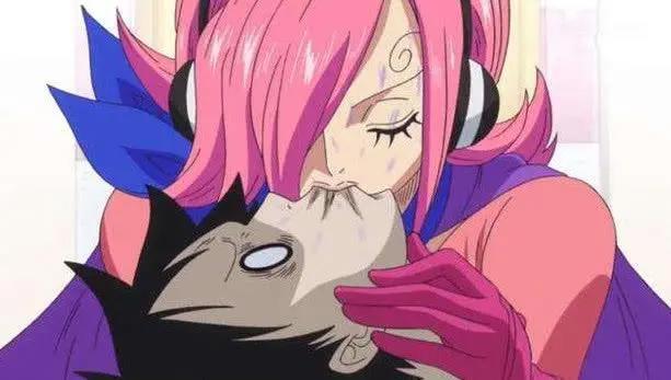 海贼王中七大女海贼人气排名，女帝仅仅排第二，罗宾娜美上榜