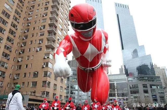 今年的感恩节，皮卡丘、海绵宝宝们都上了天