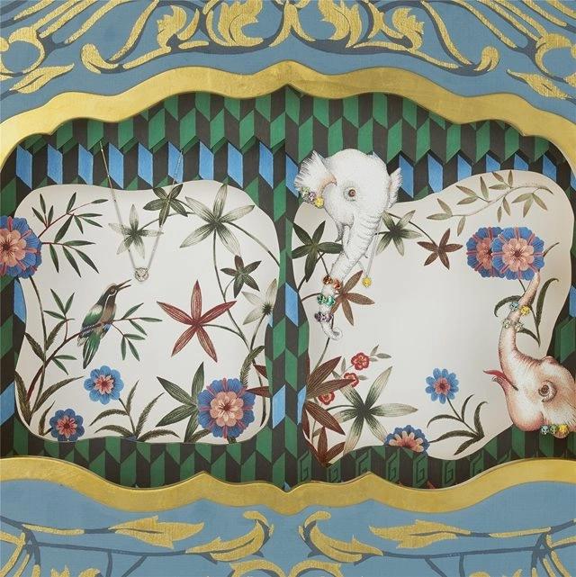 GUCCI与艺术家PHANNAPAST携手打造迷你剧场陈列装置