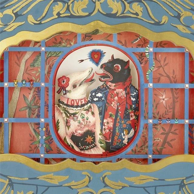 GUCCI与艺术家PHANNAPAST携手打造迷你剧场陈列装置