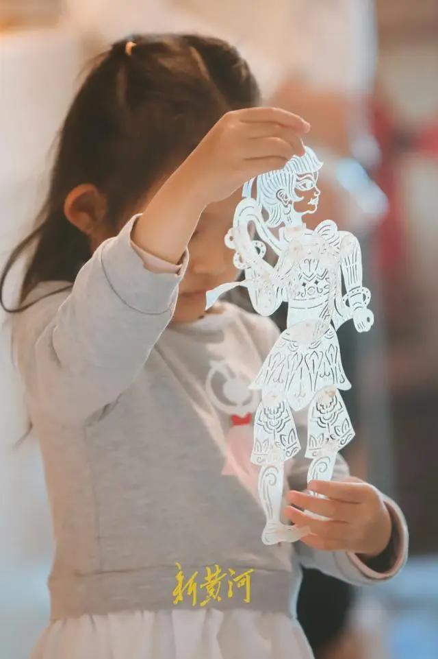 海归女导演、老师、插画师等组团出道，济南百花洲里的这个“皮影女团”可了不敌