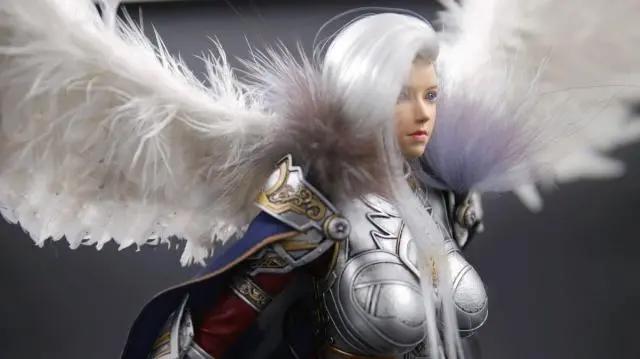 《雄兵连2诸天降临》可以用八个字来形容：宇宙万象、凶潮暗涌