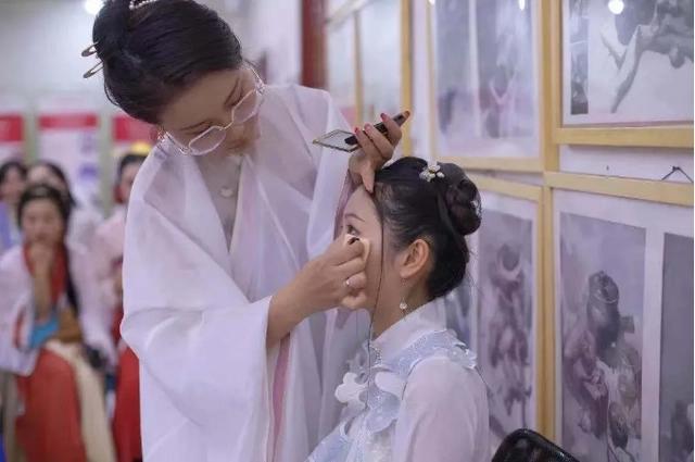 全国最火的汉服一条街，为什么在成都？