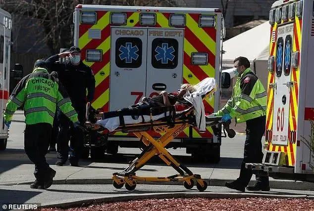 美国芝加哥约有一千人无视疫情，聚集在公寓里开派对引发众怒