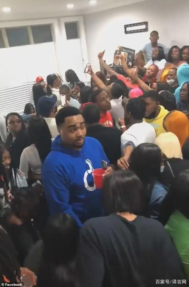 芝加哥上千非裔青年，几乎无防护拥挤开派对，网友愤怒要喷消毒剂