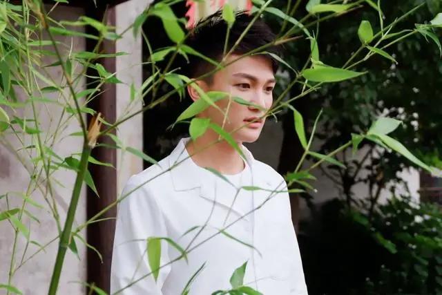 逆转黑暗，《启示》降临，“国漫吉祥物”周深再发新歌，第二首了