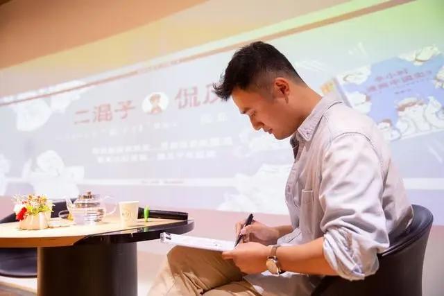 画风与颜值严重不符的“二混子”，原来是这样抓住330万粉丝的