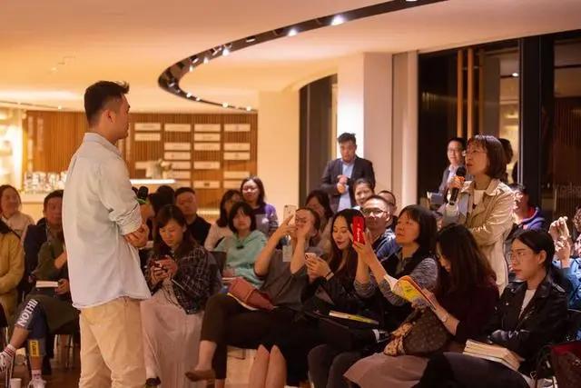 画风与颜值严重不符的“二混子”，原来是这样抓住330万粉丝的