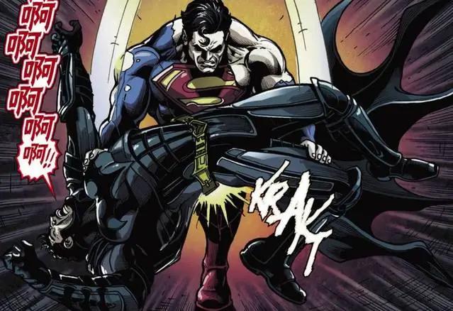 超人黑化打死绿箭侠，打断蝙蝠侠脊柱，却被阿福打晕在地