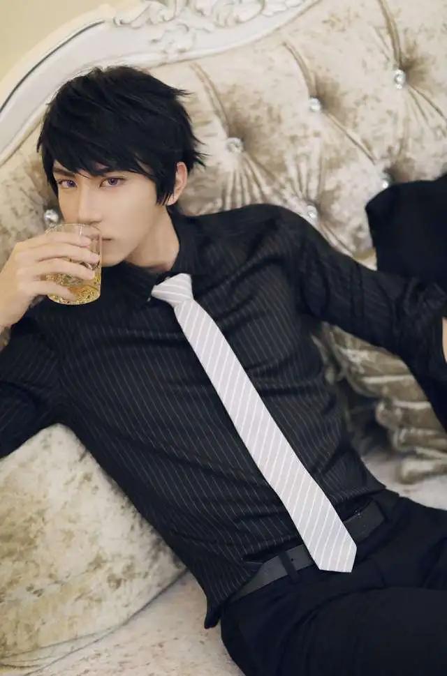 一个人Cosplay《恋与制作人》四位男主角，真的是迷死人了
