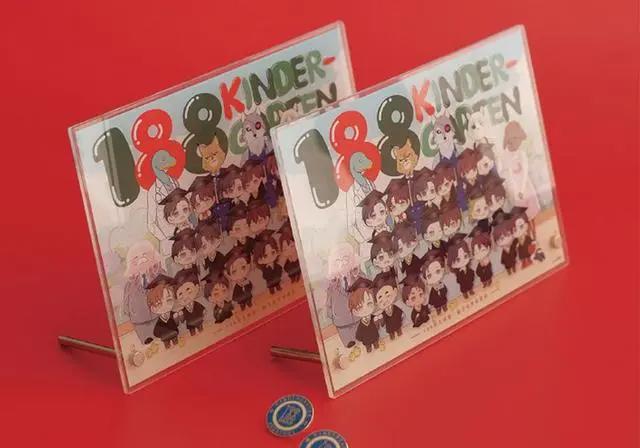 188幼儿园漫画实体书，赠品看着很丰富，周边也超级可爱！