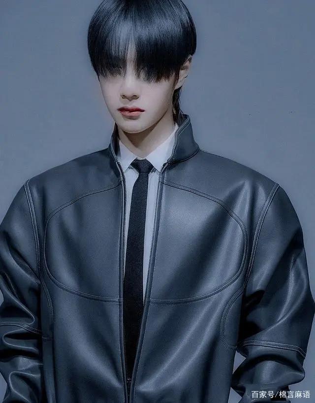 王一博，在科幻和现实之间，在精灵和偶像之间，闪耀是他的宿命