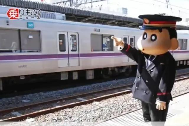 日本有座小城市，蜡笔小新一家就住在这里，到处都是蜡笔小新元素