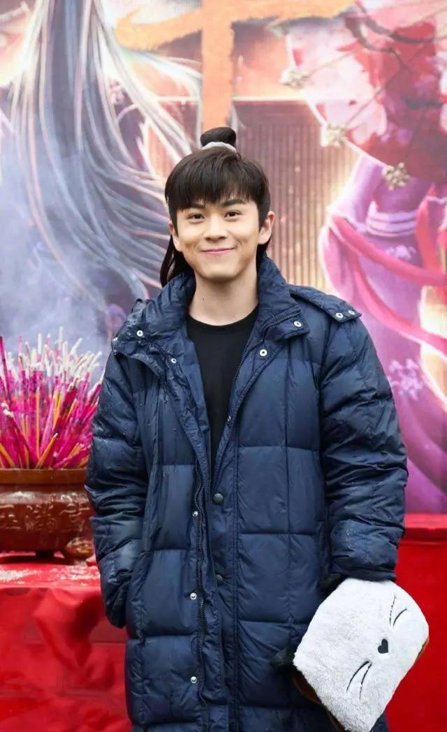 《妖怪名单》男主比女主还要矮，垫10厘米增高鞋垫也挽救不了身高