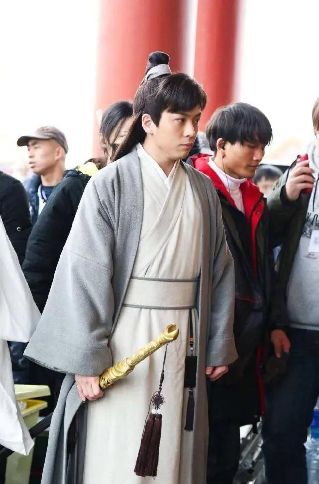 《妖怪名单》男主比女主还要矮，垫10厘米增高鞋垫也挽救不了身高