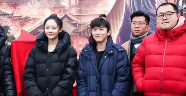 《妖怪名单》男主比女主还要矮，垫10厘米增高鞋垫也挽救不了身高